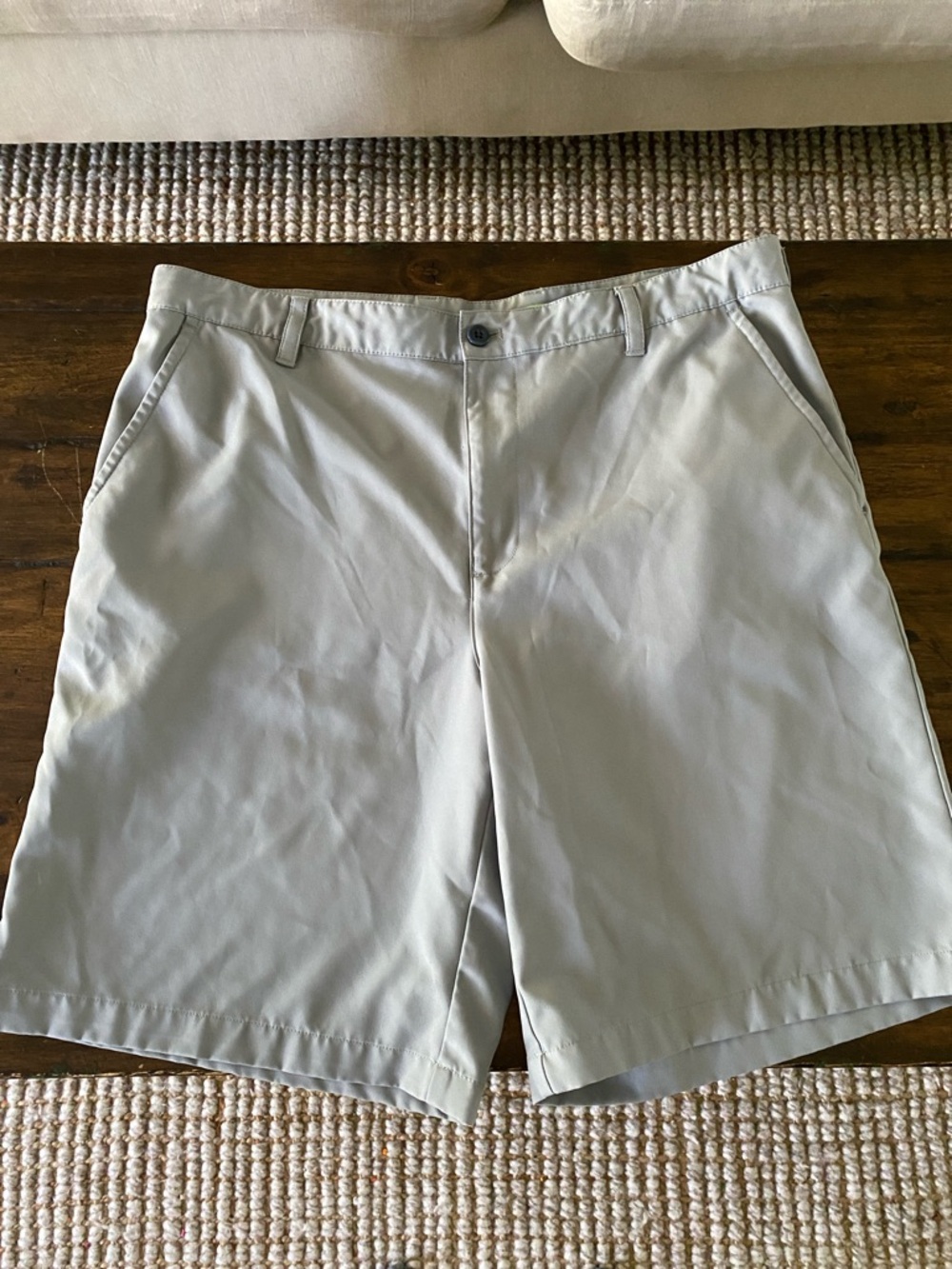 Izod Men’s Gray Flat-Front Performance Golf Shorts ⛳️